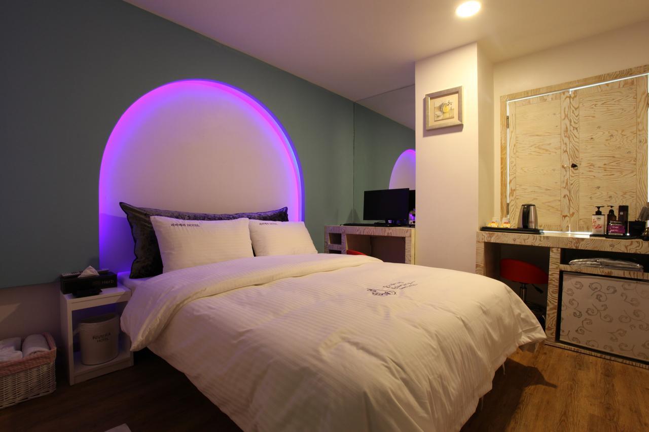 Riviera Motel Goyang Extérieur photo