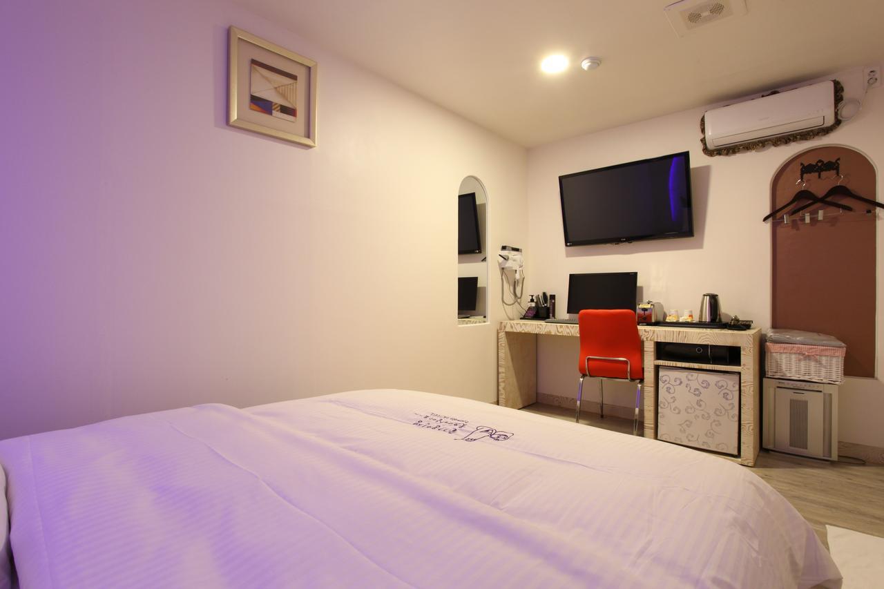Riviera Motel Goyang Extérieur photo